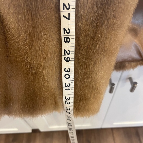 Vintage mid century faux fur 3/4 cost. Classic. - Picture 8 of 8